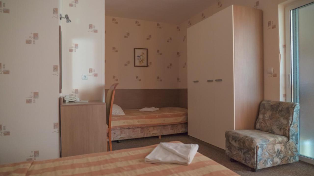 Park Hotel Persey فارنا المظهر الخارجي الصورة