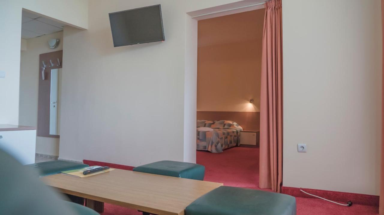 Park Hotel Persey فارنا المظهر الخارجي الصورة
