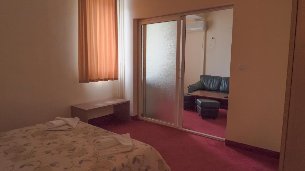 Park Hotel Persey فارنا المظهر الخارجي الصورة