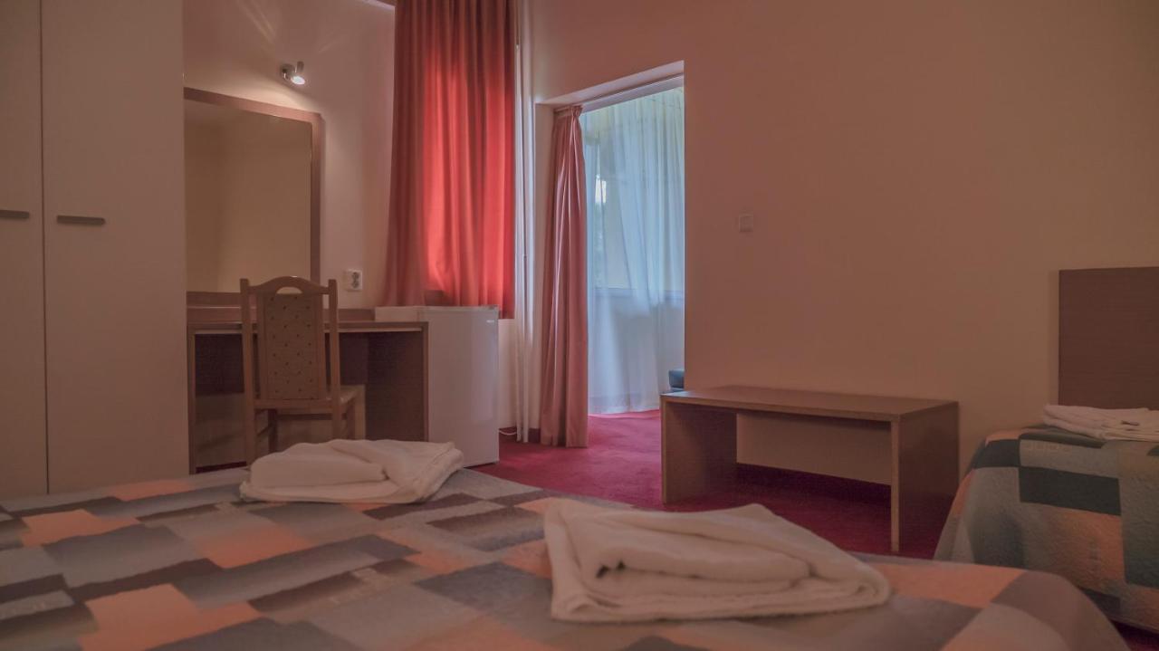 Park Hotel Persey فارنا المظهر الخارجي الصورة