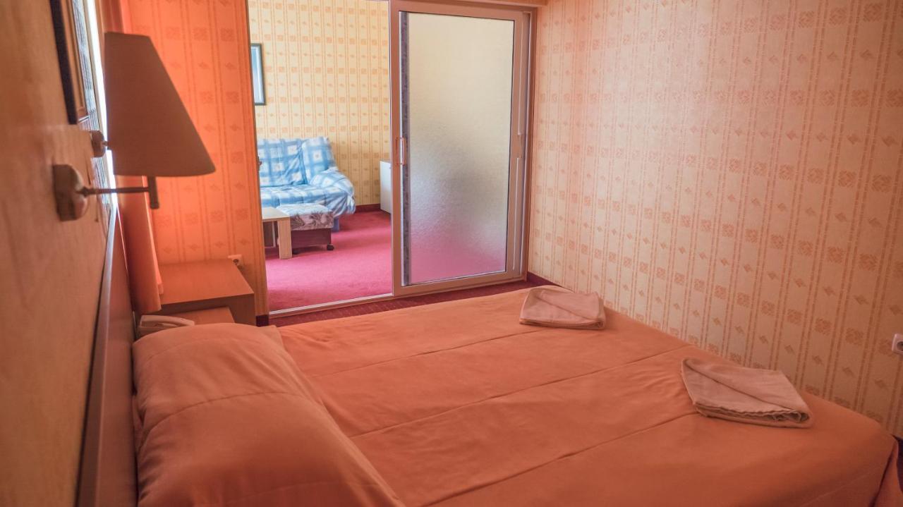 Park Hotel Persey فارنا المظهر الخارجي الصورة
