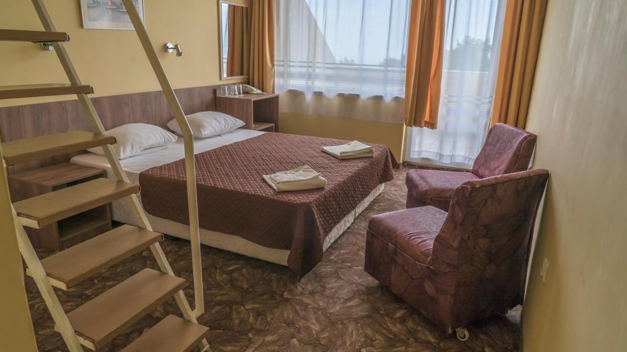 Park Hotel Persey فارنا المظهر الخارجي الصورة