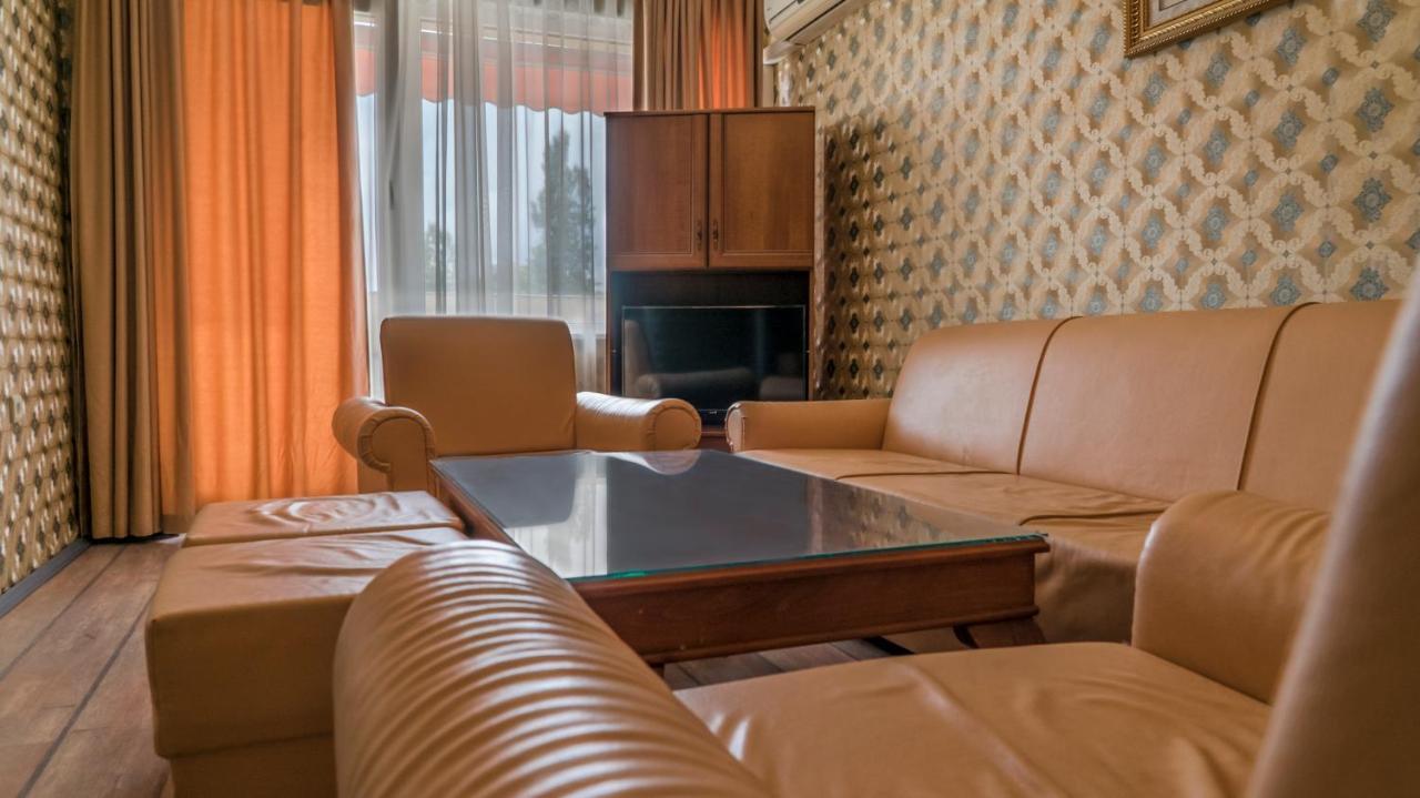 Park Hotel Persey فارنا المظهر الخارجي الصورة