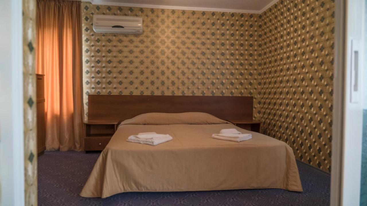 Park Hotel Persey فارنا المظهر الخارجي الصورة