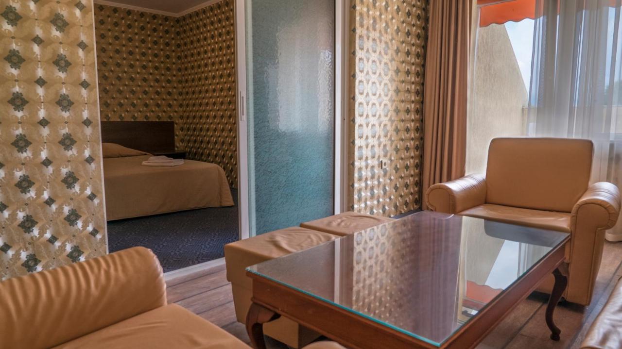 Park Hotel Persey فارنا المظهر الخارجي الصورة