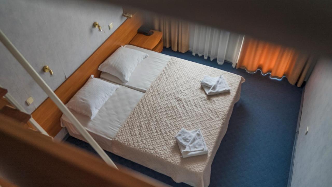 Park Hotel Persey فارنا المظهر الخارجي الصورة