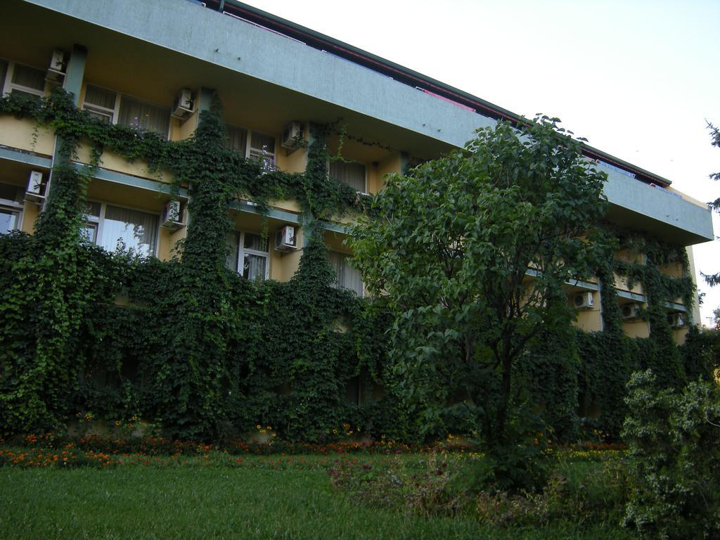 Park Hotel Persey فارنا المظهر الخارجي الصورة