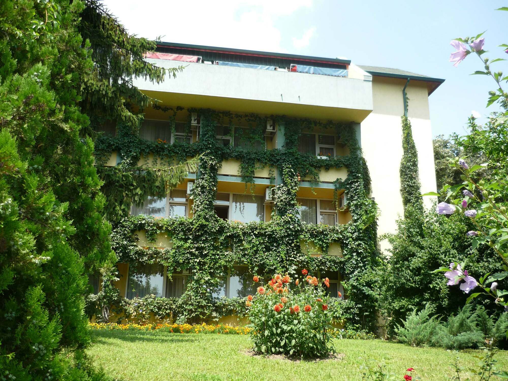 Park Hotel Persey فارنا المظهر الخارجي الصورة
